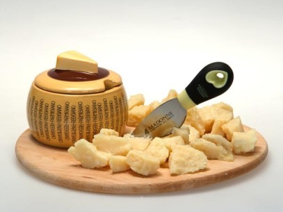 Coltellino a mandorla per taglio del Parmigiano