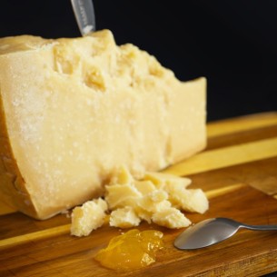 Scaglie di Parmigiano Reggiano stagionato oltre 40 mesi