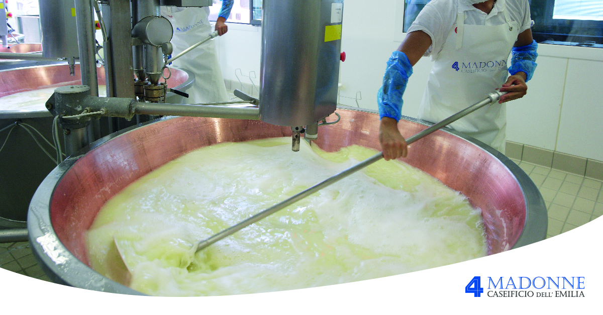 lavorazione Parmigiano Reggiano