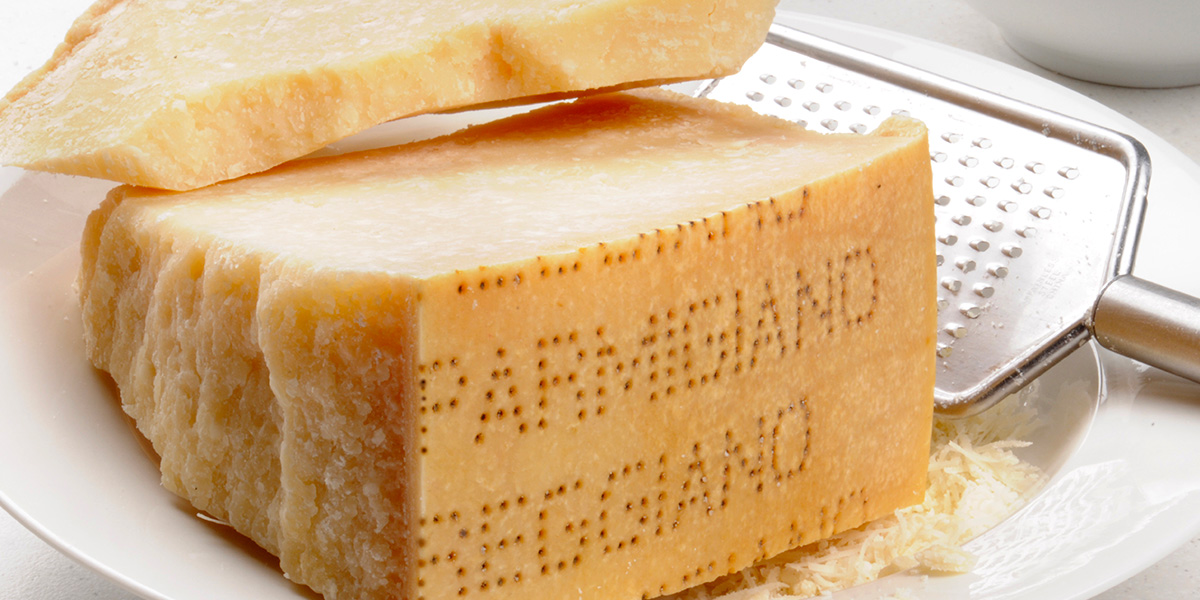 Parmigiano reggiano pronto da grattugiare