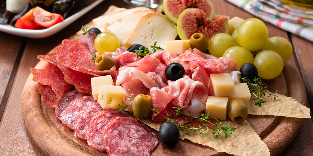 Charcuterie board tagliere formaggi e salumi