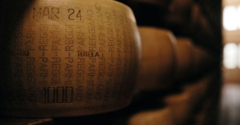 Sicurezza alimentare: perché il Parmigiano Reggiano del 4 Madonne Caseificio dell’Emilia può essere considerato un alimento sicuro
