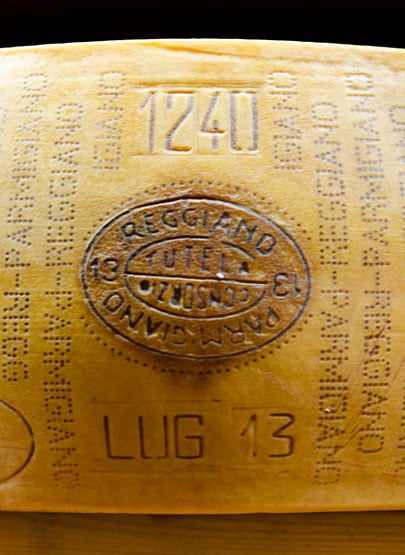 Forma di Parmigiano Reggiano marchio di selezione